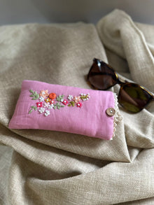  Eyewear / Phone cover